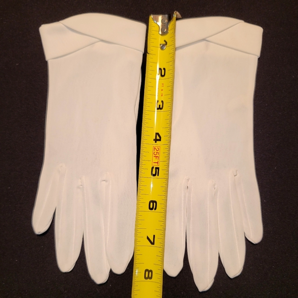 50s White nylon gloves, crossover cuff - Picture 4 of 4